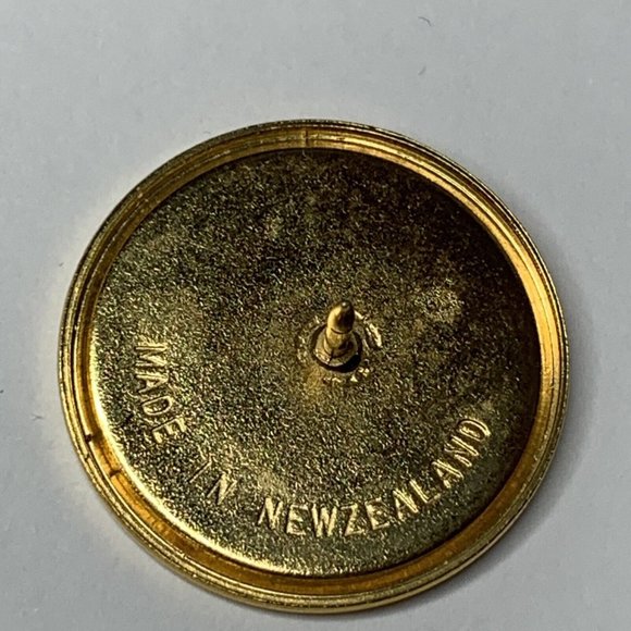 Butchart Gardens Round Lapel Pin Victoria - Canada - Picture 3 of 5